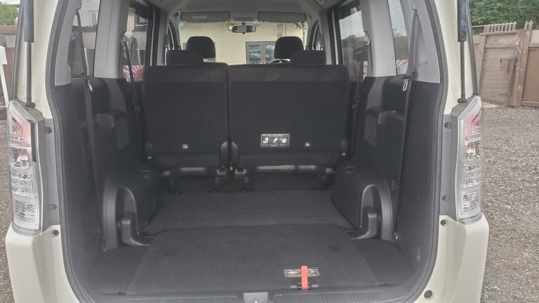 Honda stepwagon spada 2.0 auto 8 seater fresh japanese import new tyres 2010