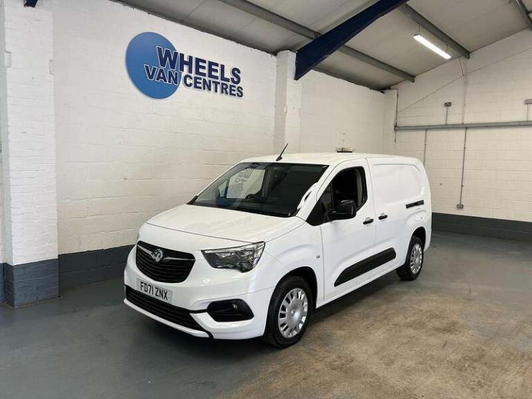 image for 2022 Vauxhall Combo 2300 1.5 Turbo D 100ps H1 Sportive Van PANEL VAN DIESEL Manual