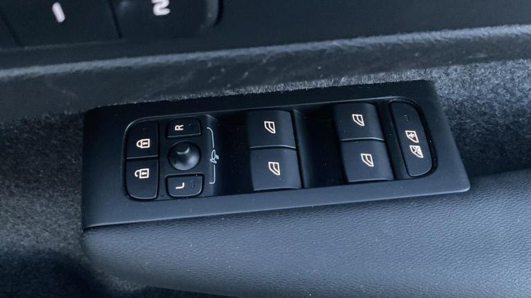 2022 Volvo XC40 Plus, B3 mild hybrid, Petrol, Dark ESTATE Petrol/Electric Hybrid Automatic