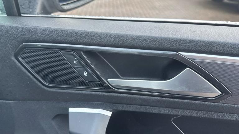 2018 Volkswagen Tiguan 2.0 TDi 150 R-Line 5dr Diesel Estate Estate Diesel Manual