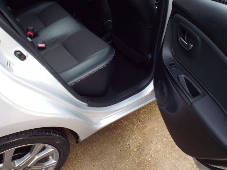  Toyota Yaris 1.33 Dual VVT-i Excel Euro 5 5dr Euro 5 Petrol Manual