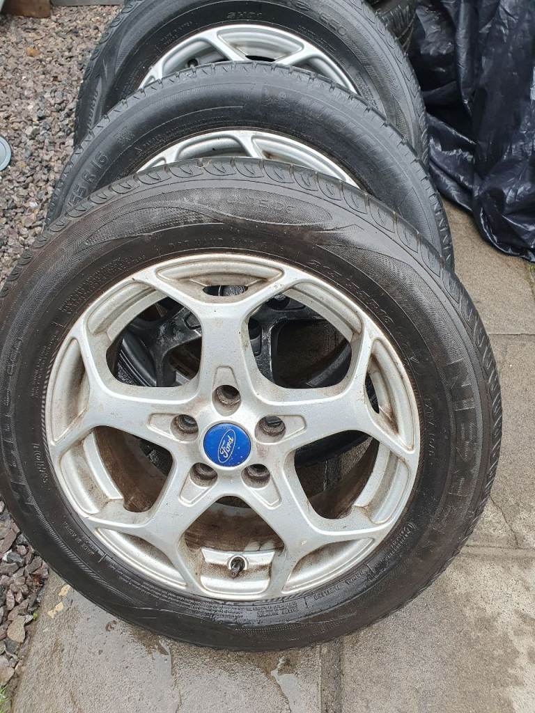 16"FORD ALLOY WHEELS x3, in good condition no cracks no buckles no welds no dents just need refurb