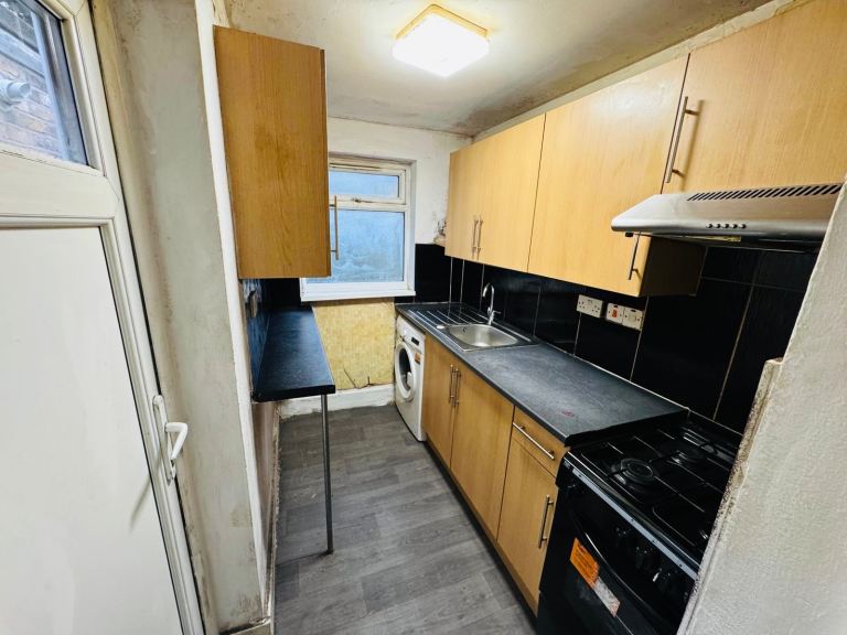 2 bed flat to let in East Ham