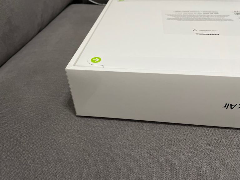 Apple MacBook Air (M3, 15-inch with 8-core CPU and 10-core GPU, 16GB Unified Memory, 256GB SSD