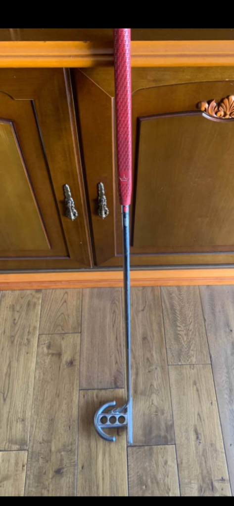 Scotty Cameron Putter – Good Condition, Red Grip