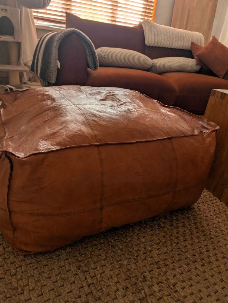 Leather pouffe large 