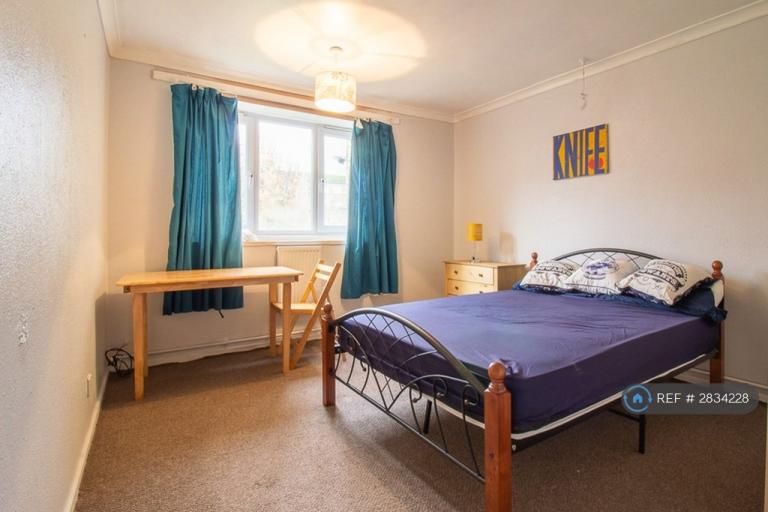 1 bedroom in Camberwell, London, SE5 (#2834228)