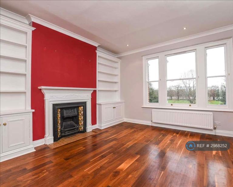 3 bedroom flat in Putney Bridge Road, London, SW15 (3 bed) (#2988252)