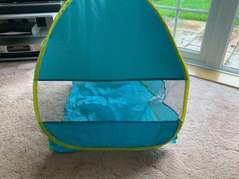 Cool club pop up tent for dogs