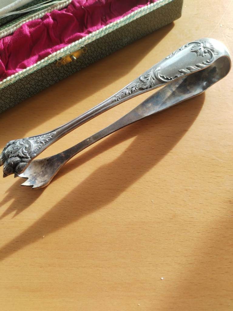 Antique french silver-plated sugar tongs in original case - Frenais Armand.