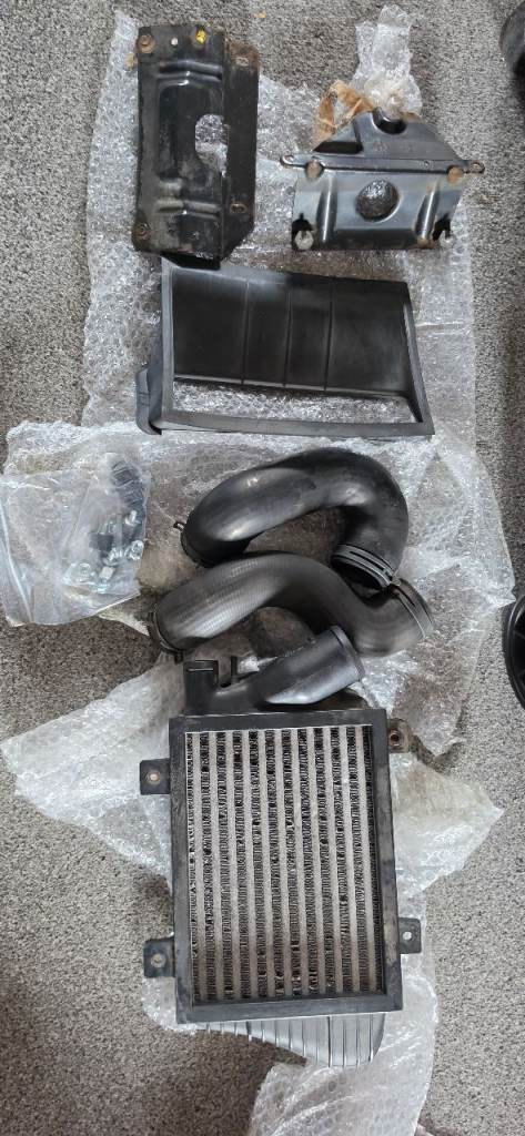 Vw t4 2.5tdi 2 pin top mount intercooler with all pipes, mounts, new bushes and air duct 