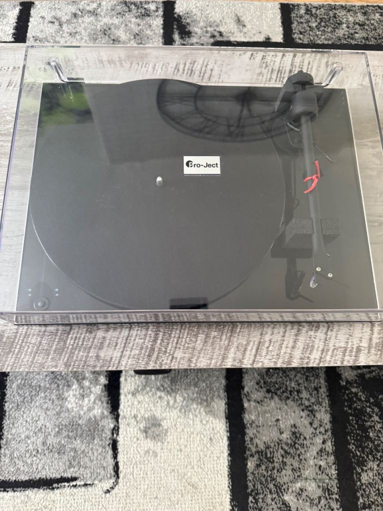 Pro-Ject T1 phono SB turntable