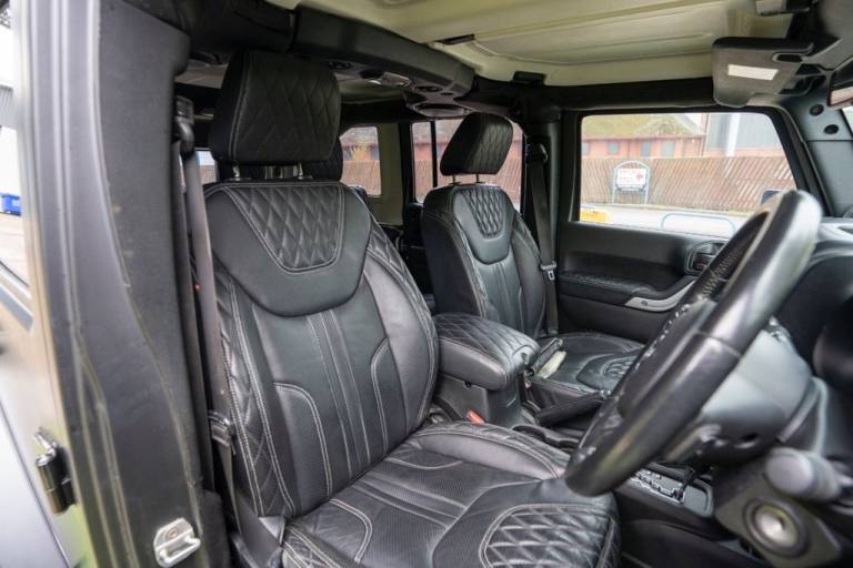 2013 Jeep Wrangler 2.8 CRD Sahara SUV 4dr Diesel Auto 4WD Euro 5 (197 bhp) CONVERTIBLE Diesel Aut...