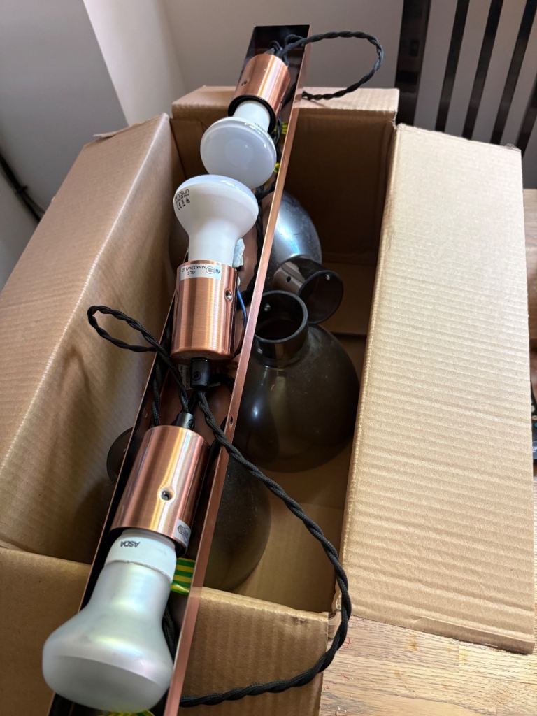 Three bulb light fitment exc cond free local delivery 
