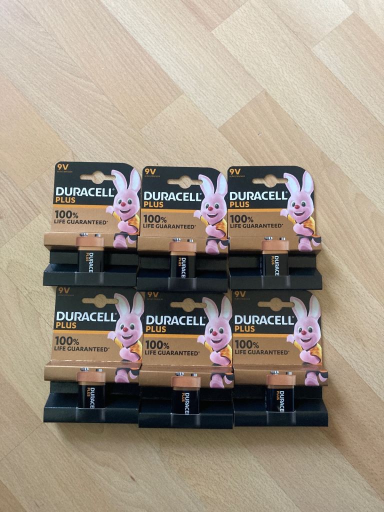 6x 9 v alkaline duracell batteries 