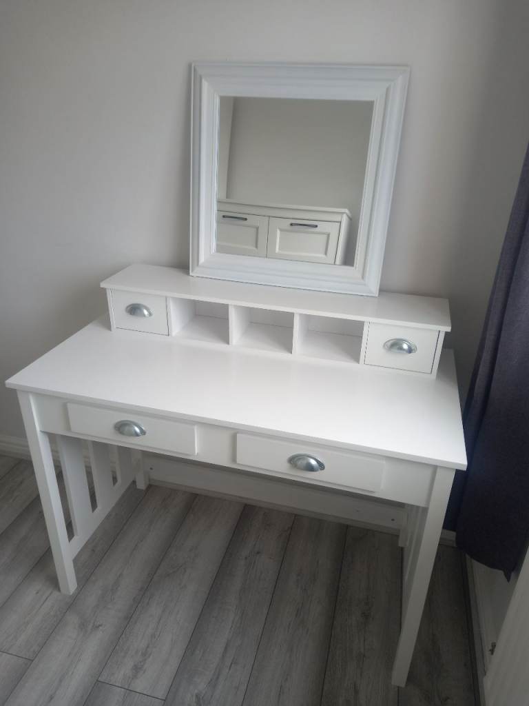 White Dressing Table with Drawers and Mirror 