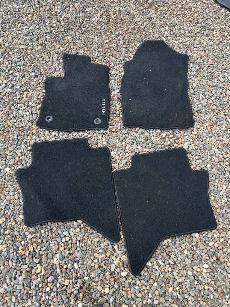 Hilux car mats x4 