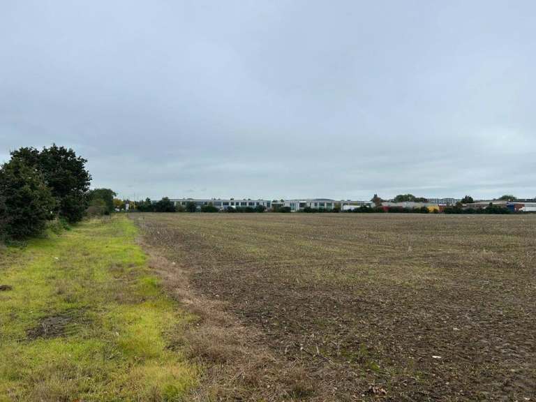 PREMIUM PLOT FOR SALE NEAR HEATHROW/Adjacent to Skyport Trade Park