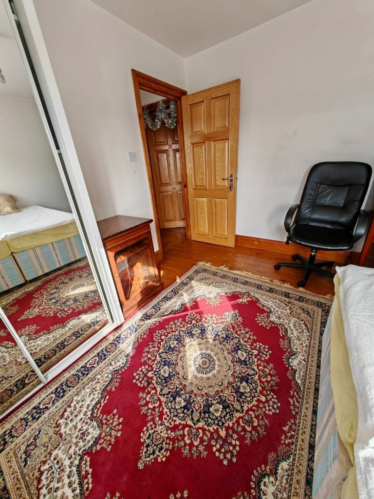 Rent Double Loft Room Address: Royston Gardens, Ilford IG1