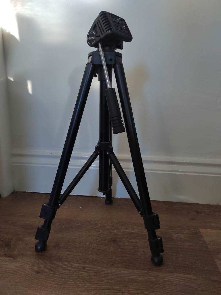 CAMERA TRIPOD