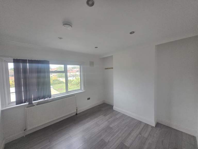 Double Room to rent (Suitable for couples)