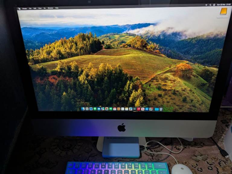 APPLE IMAC PC 21.5" 128GB SSD + 1TB HDD, 8GB DDR3 I5 QUAD CORE 2.7GHZ WITH INTEL 1536MB GRAPHICS 