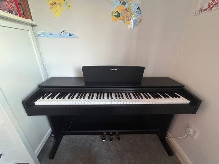 Yahama Arius YDP 143 Digital Piano 