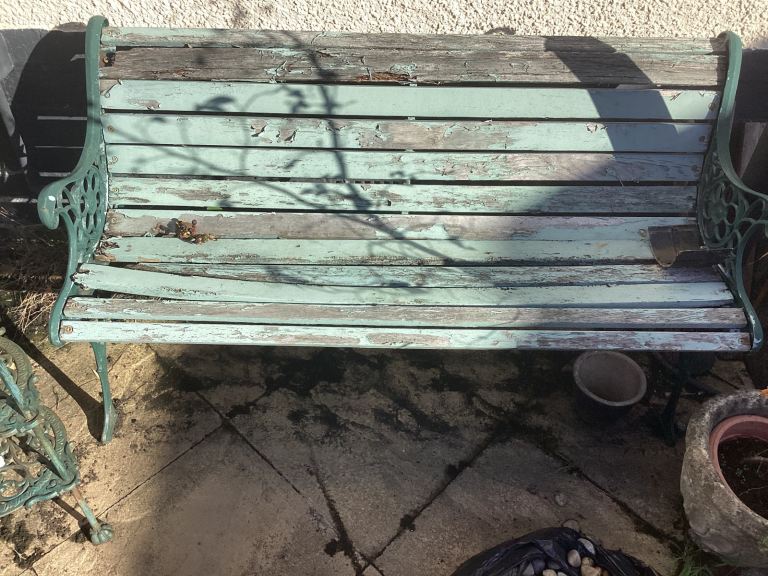 GARDEN BENCH , NEED TLC 