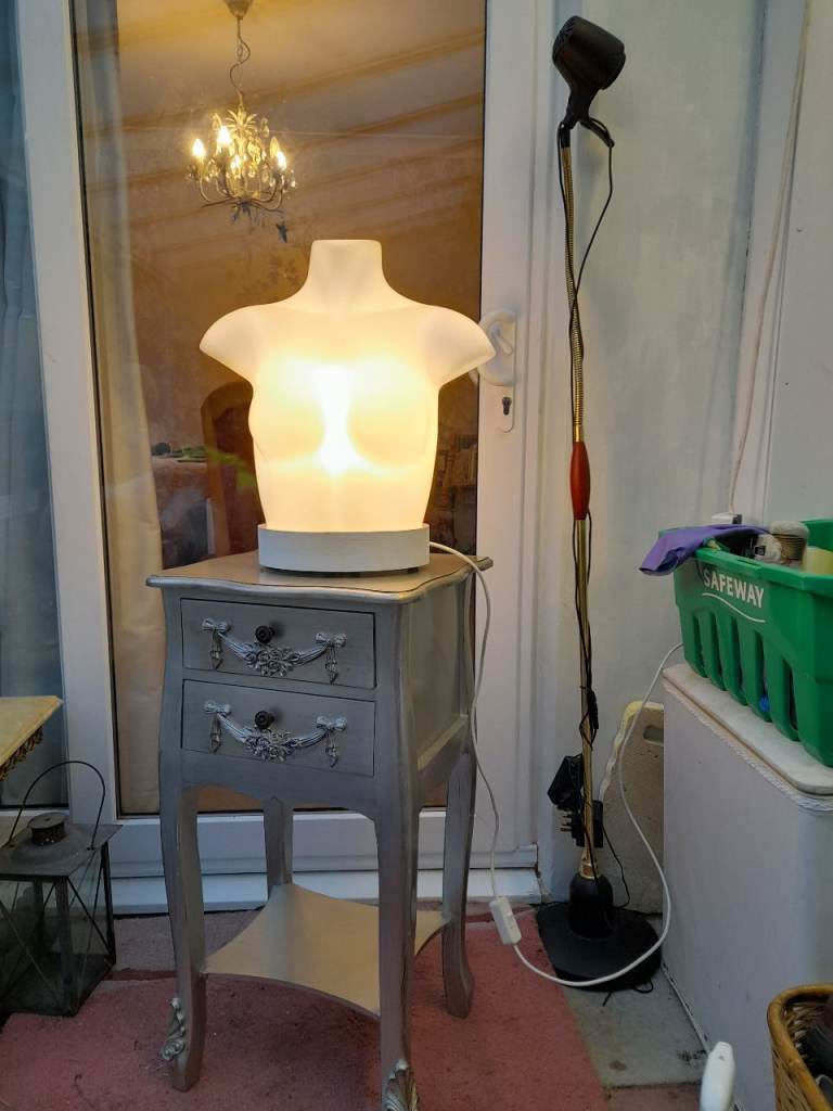 Illuminated bustform model lamp