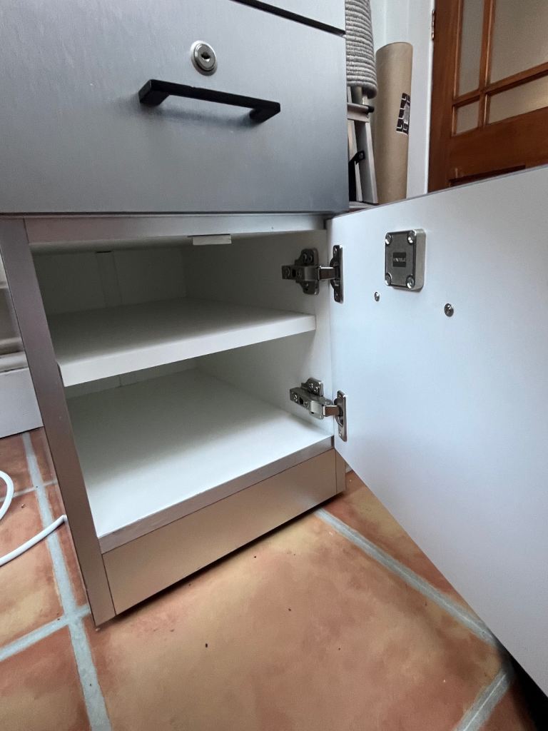 REM Florence Manicure Table 