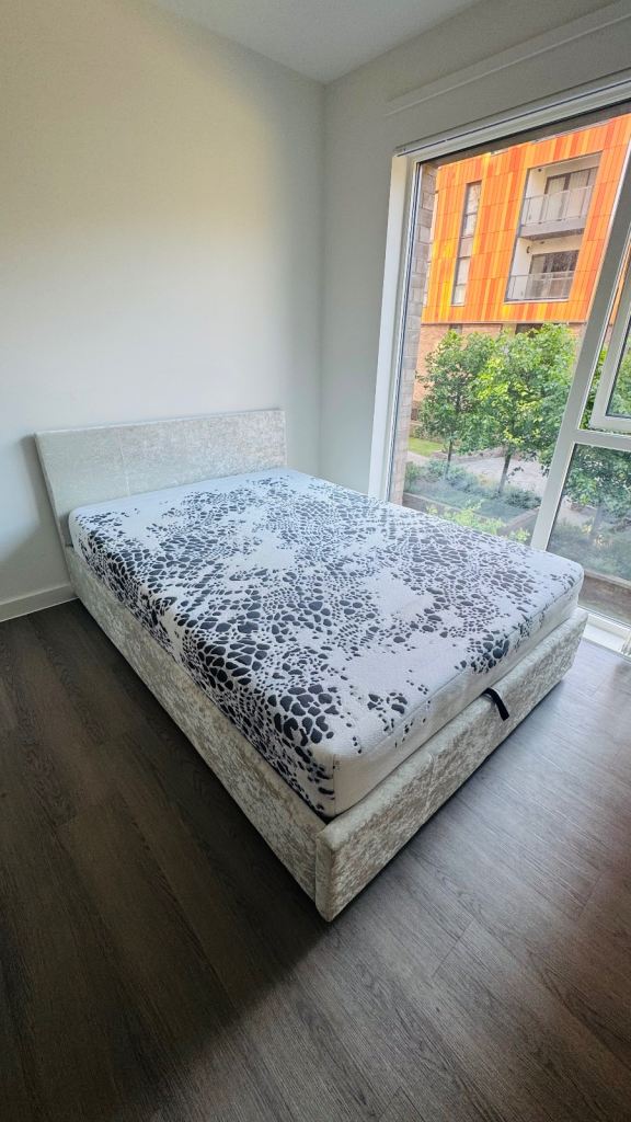 🛏️ Moving Out Sale – Ottoman Double Bed (Guest Room Use) – Excellent Condition – £400