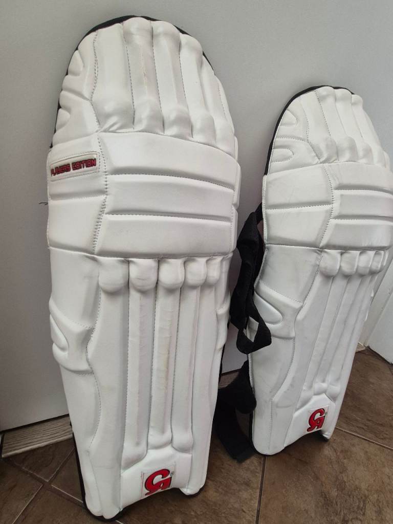GM Cricket Batting Pads – White, As Good As New