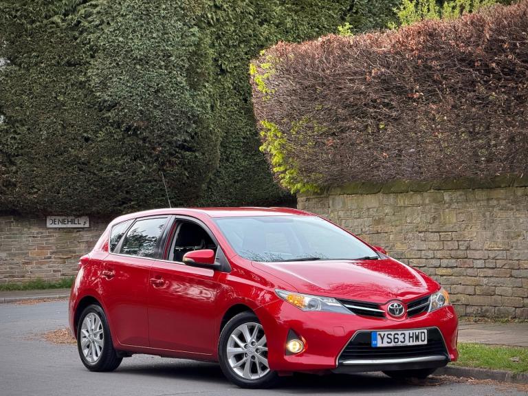TOYOTA AURIS 1.4 D-4D ICON 5DR + JUST SERVICED + 3FOWNR + 35£ A YEAR TAX + CLEAN