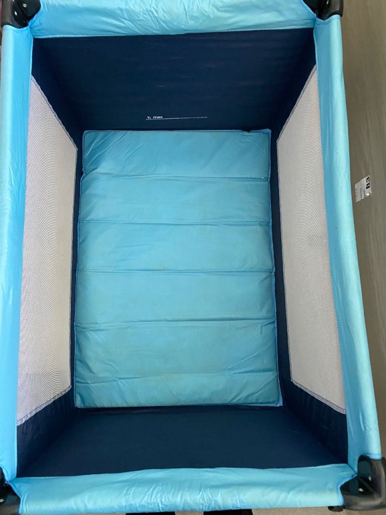 Travel cot
