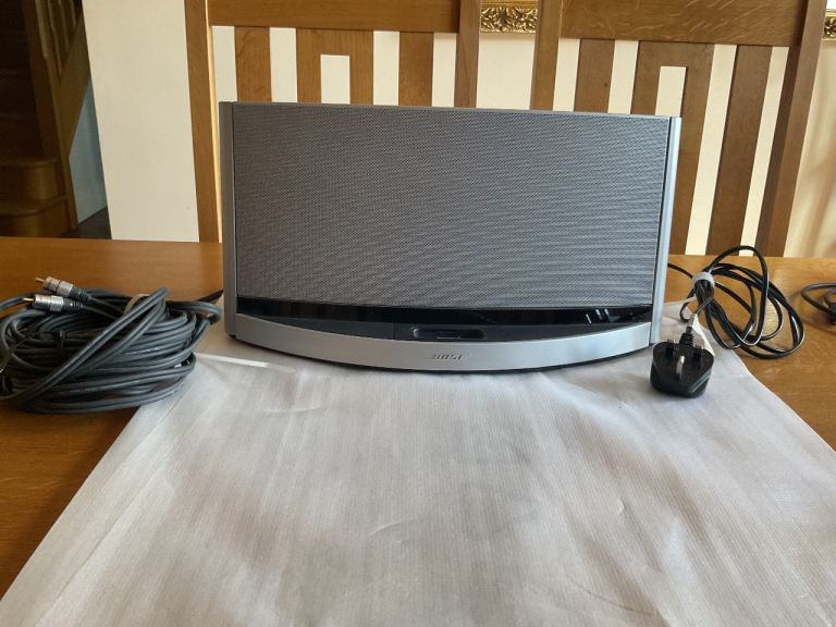 Bose soundDock 10 digital music system with remote in excellent working condition
