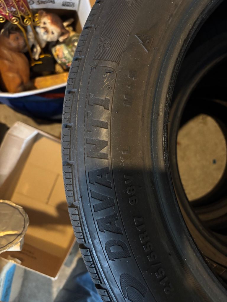 Four Davanti winter tyres