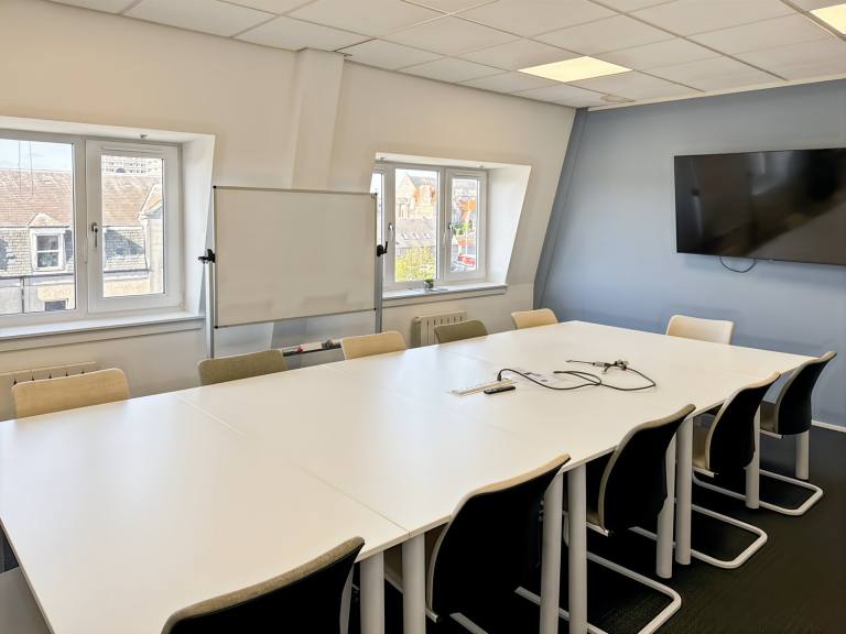 Aberdeen - AB25 1HF \ Office for Rent with 4 Workstations