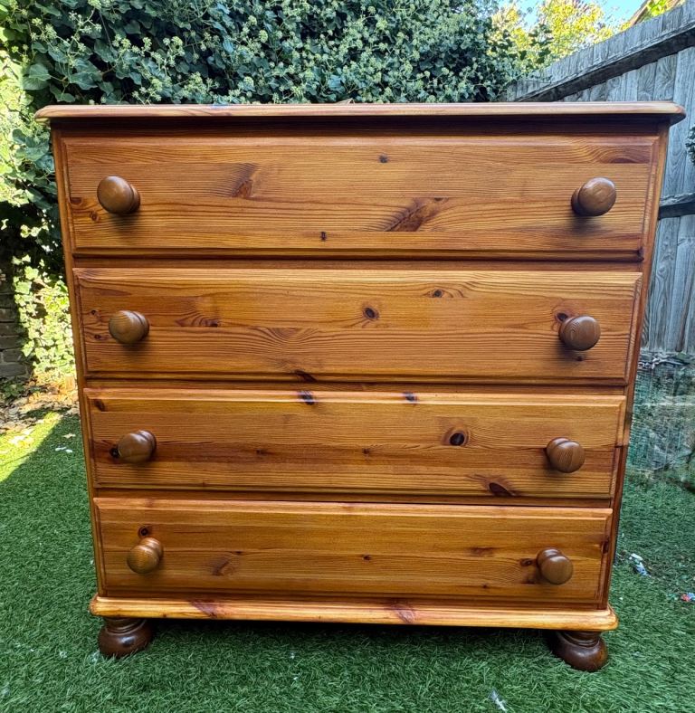 Solid pine chest of drawers 