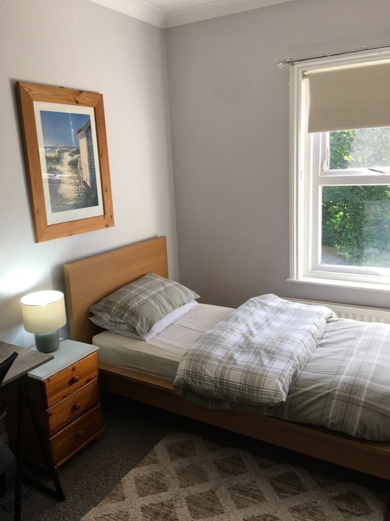 Large Single Room Available 29/8 £500pcm inc bills