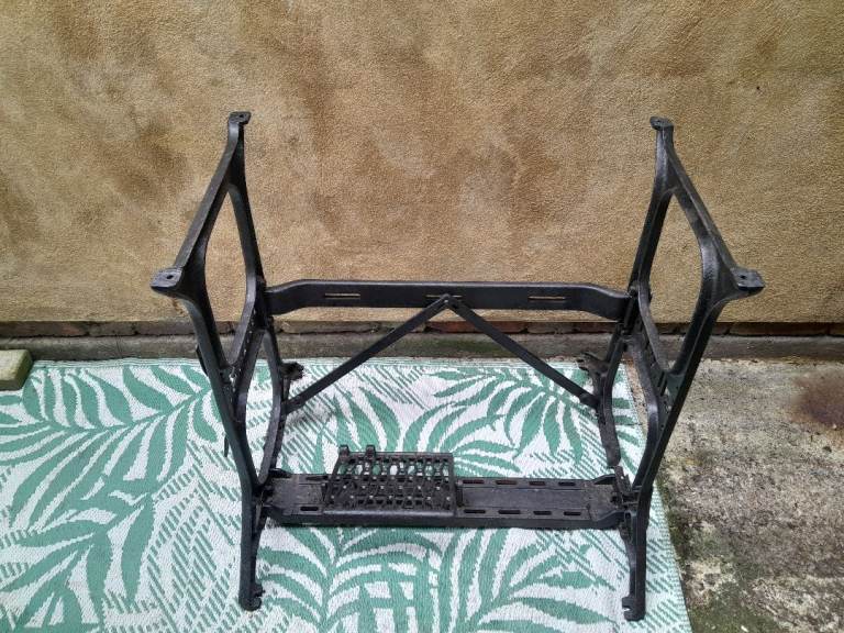 Cast Iron SINGER Base 