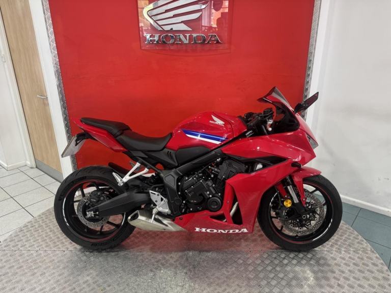 2025 '75' Honda CBR650R E-Clutch