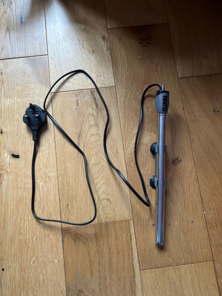 FLUVAL 200 L Aquarium Tank (full set with oak cabinet) ** 4 months old **