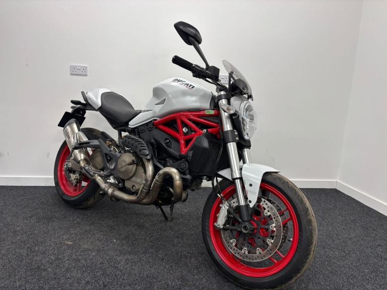 DUCATI MONSTER 821 ** LOW MILEAGE - LEO VINCE EXHAUST - MOT JULY 2026 **