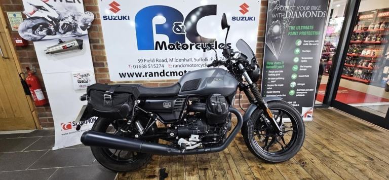 Moto Guzzi V7 Stone with Panniers
