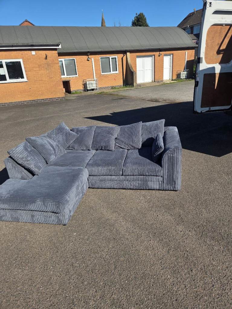 Lovely Condition Corner Sofa (Can Deliver Free)