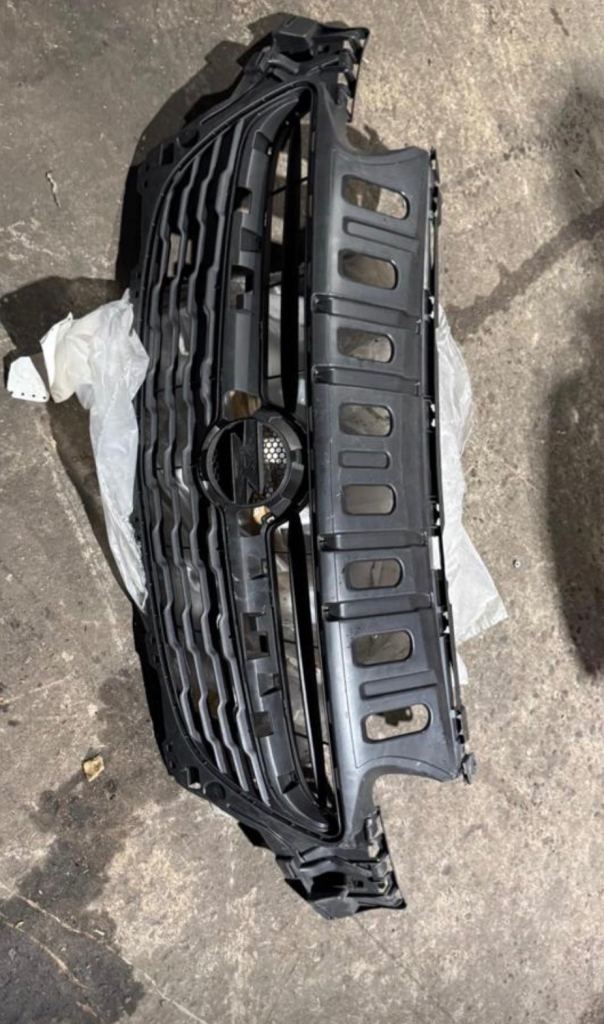 15-19 corsa e front bumper grill 
