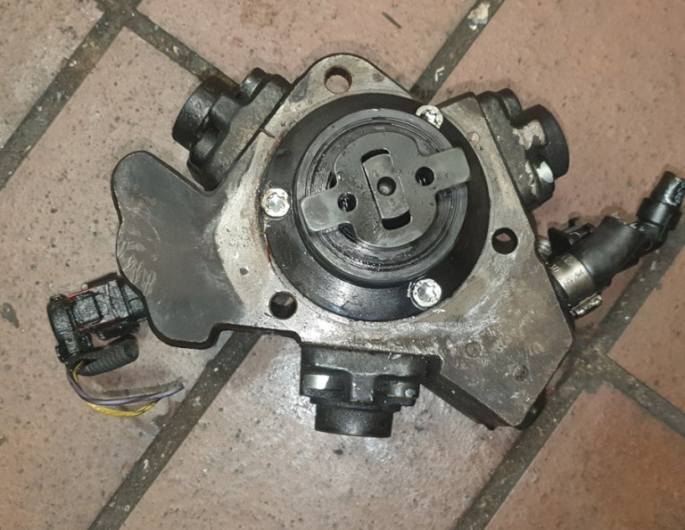 Vauxhall Astra J 1.3 CDTI Diesel Pump 2012