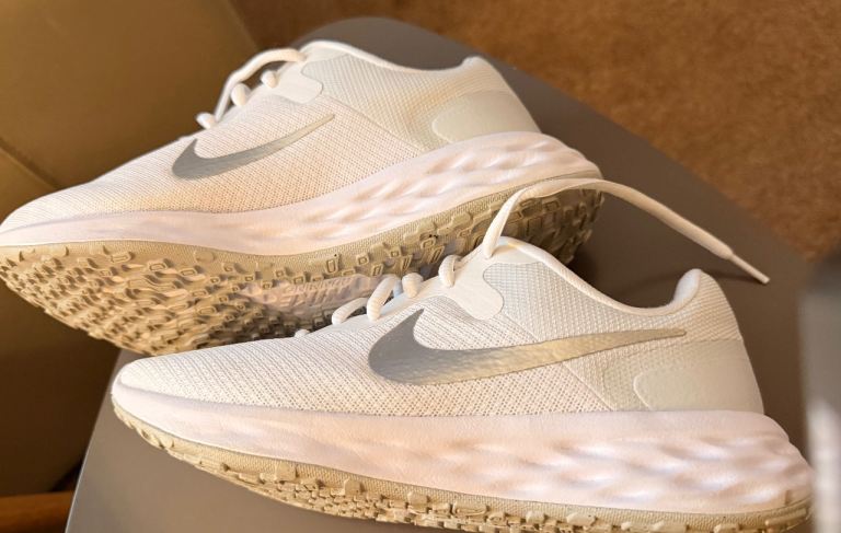 NIKE BARGAIN! Ladies trainers size 5