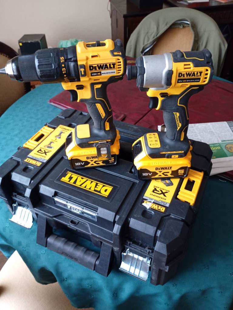 DEWALT DRILL SET