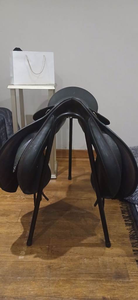 Wintec 17in adjustable  saddle (no gullet)